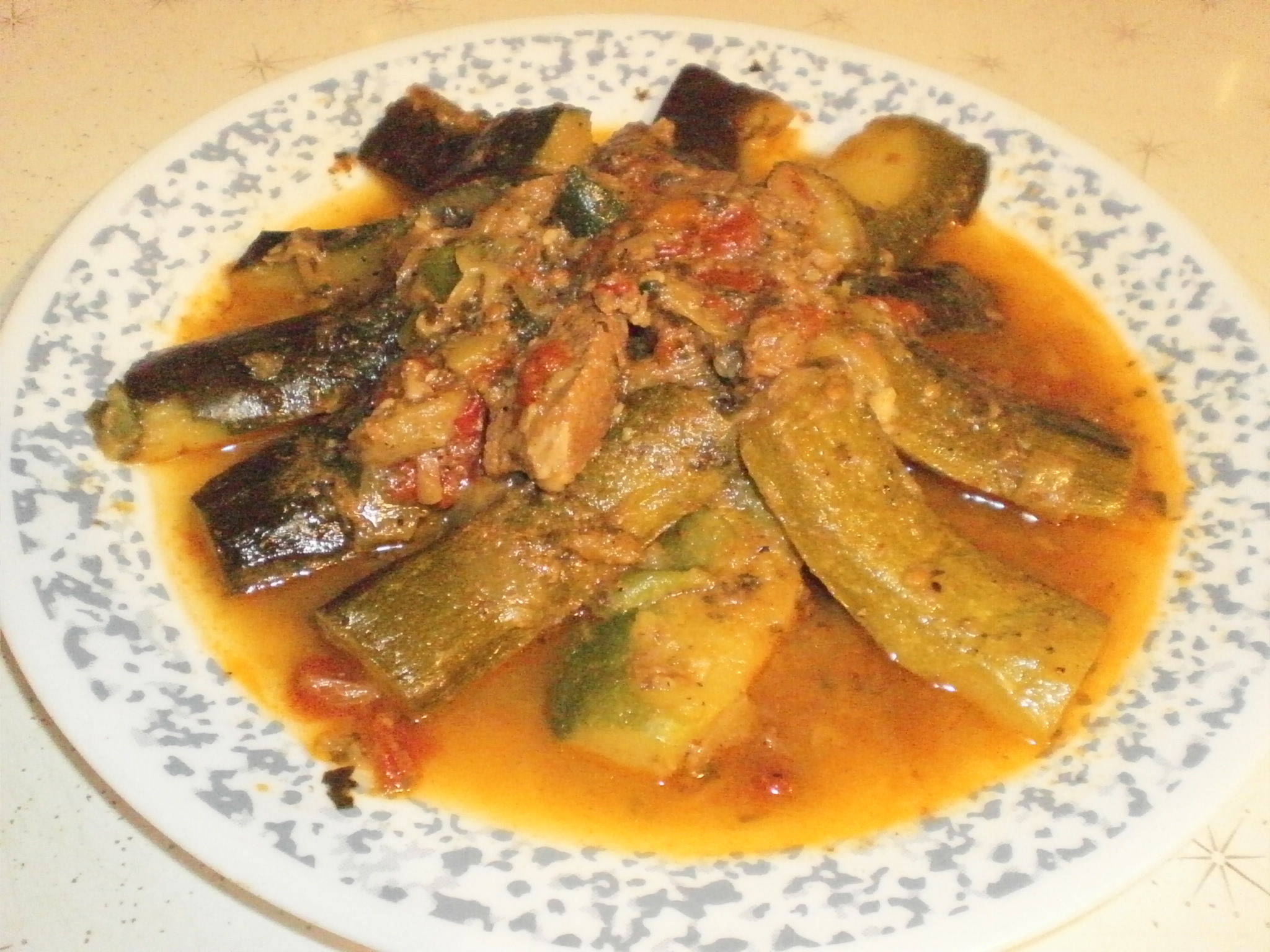Recette : Tajine de veau aux courgettes C’est la recette du tajine de veau aux courgettes. La viande est très tendre et les courgettes fondent dans la bouche. Voici ce dont vous aurez besoin. Ingrédients: 500 g...