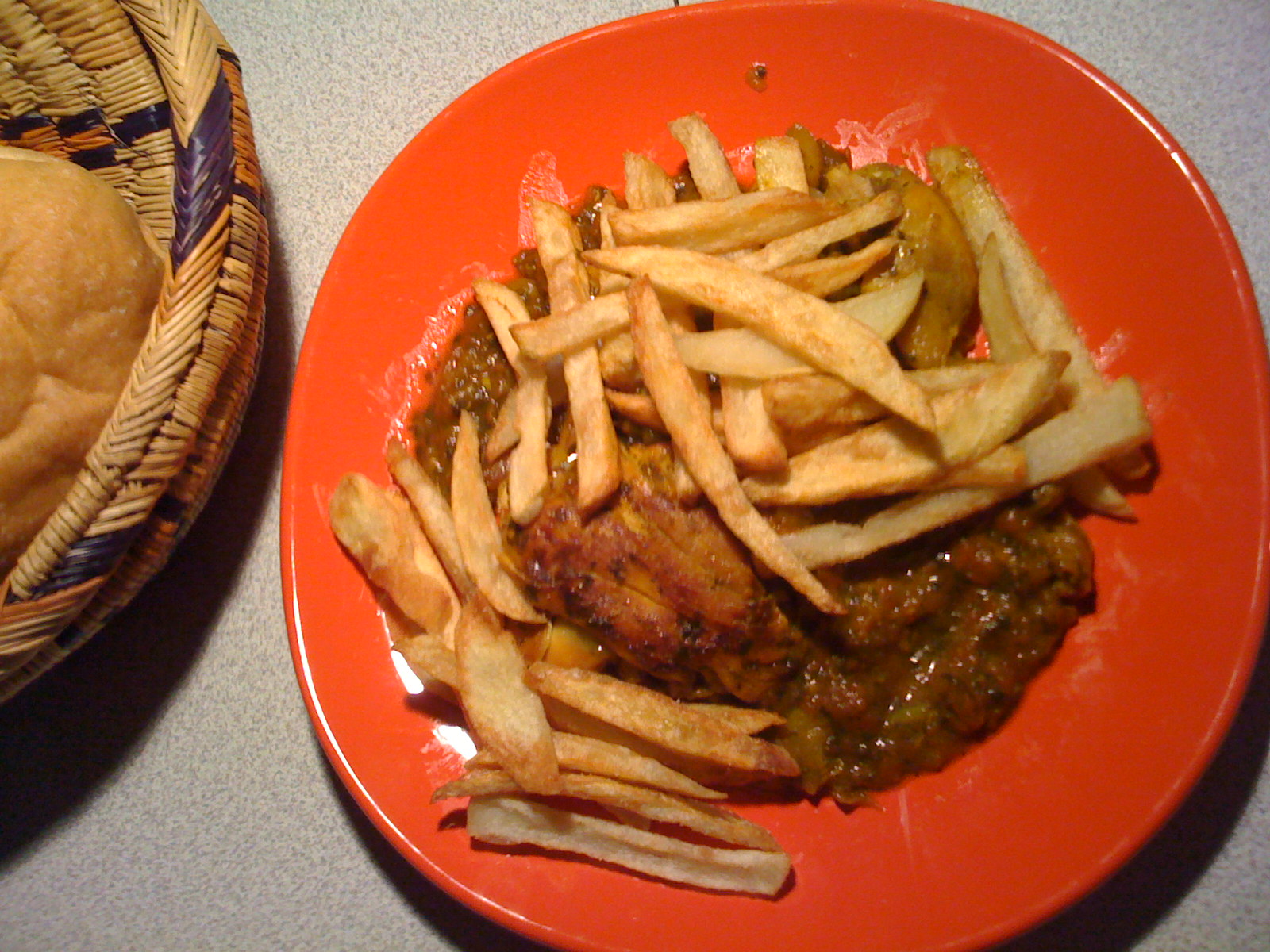 Recette : Tajine de poulet aux frites C’est le tajine de poulet aux frites, un repas savoureux avec une sauce crémeuse. En ajoutant les olives est le citron confit, le goût est excellent. Sans plus tarder, voici...