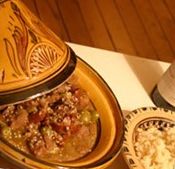 Voici la recette du tajine de poulet aux pois verts. C’est un tajine rempli de saveur. C’est une recette parfaite pour le repas du midi ou de soir avec du...