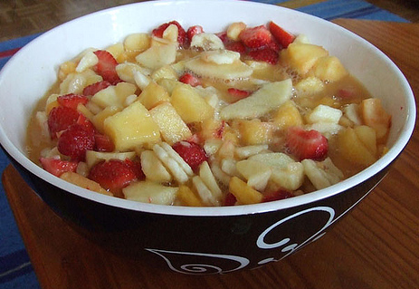 La salade de fruits est excellent comme dessert pendant toutes les périodes de l’année. Vous pouvez mettre les fruits désirés, mais en voici un exemple. 10 fraises 1 banane 1...