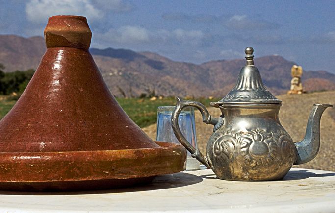 Ce tajine d’agneau aux patates saura vous épater avec sa viande qui est tendre ainsi que les patates qui fond dans la bouche… Ingrédients: 4 patates 1/2 kilo d’agneau 2...