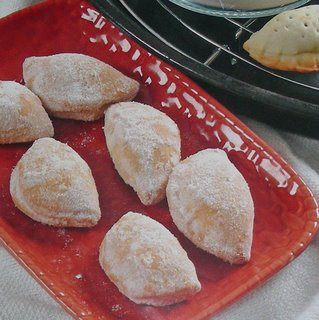 C’est une recette pas comme les autres. Les biscuits sont tendres, remplis de dattes et sont sucrés. Toutes les raisons sont bonnes pour y goûter, encore et encore… Ingrédients :...
