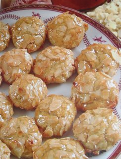 Cette pâtisserie est très connu chez les Marocains. Il existe plusieurs façons de faire les ghoribas, dont nous tenterons dans ce site d’inclure les différentes sortes afin que vous puissiez toutes les goûter....