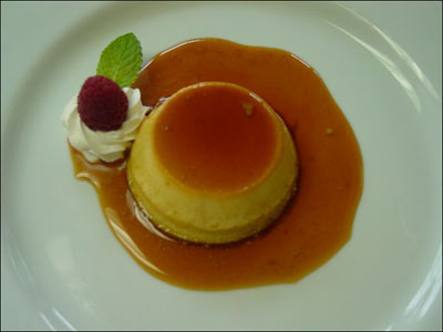 Recette : Crème caramel (Flan) Voici la recette ainsi que son vidéo du flan. C’est un dessert sucré qui saura épater vos invités. Voici les ingrédients nécessaires : 5 oeufs 1 t sucre (200 g)...