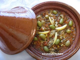 Recette : Tajine de moules Voici le vidéo d’un tajine qui est très bon pour la santé, mais également très appétisant. Je vous laisse découvrir cette recette. Voici les ingrédients nécessaires. 500 g de moules...
