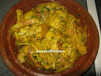 Voici le vidéo du tajine de poulet aux oignons et raisins. La préparation est rapide et son goût est exquis. Voici les ingrédients nécessaires: un poulet moyen coupé en morceaux 3...