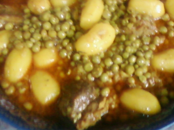 Recette : Veau aux pommes de terre et pois verts Ceci est une recette de veau aux pommes de terre et pois verts. C’est un plat connu qui est bon à déguster et facile à préparer. La voici… Ingrédients: 1/2...
