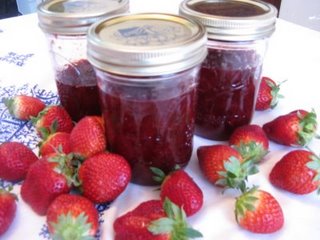La recette de confiture de fraises est  simple et rapide à faire et vous économisera de l’argent. La confiture faite maison est toujours meilleure que ce qu’on achète en magasin...
