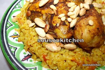 Une recette facile et simple à faire qui consiste à faire cuire le riz et le poulet, et par la suite les placer au four. Le riz est un mélange...