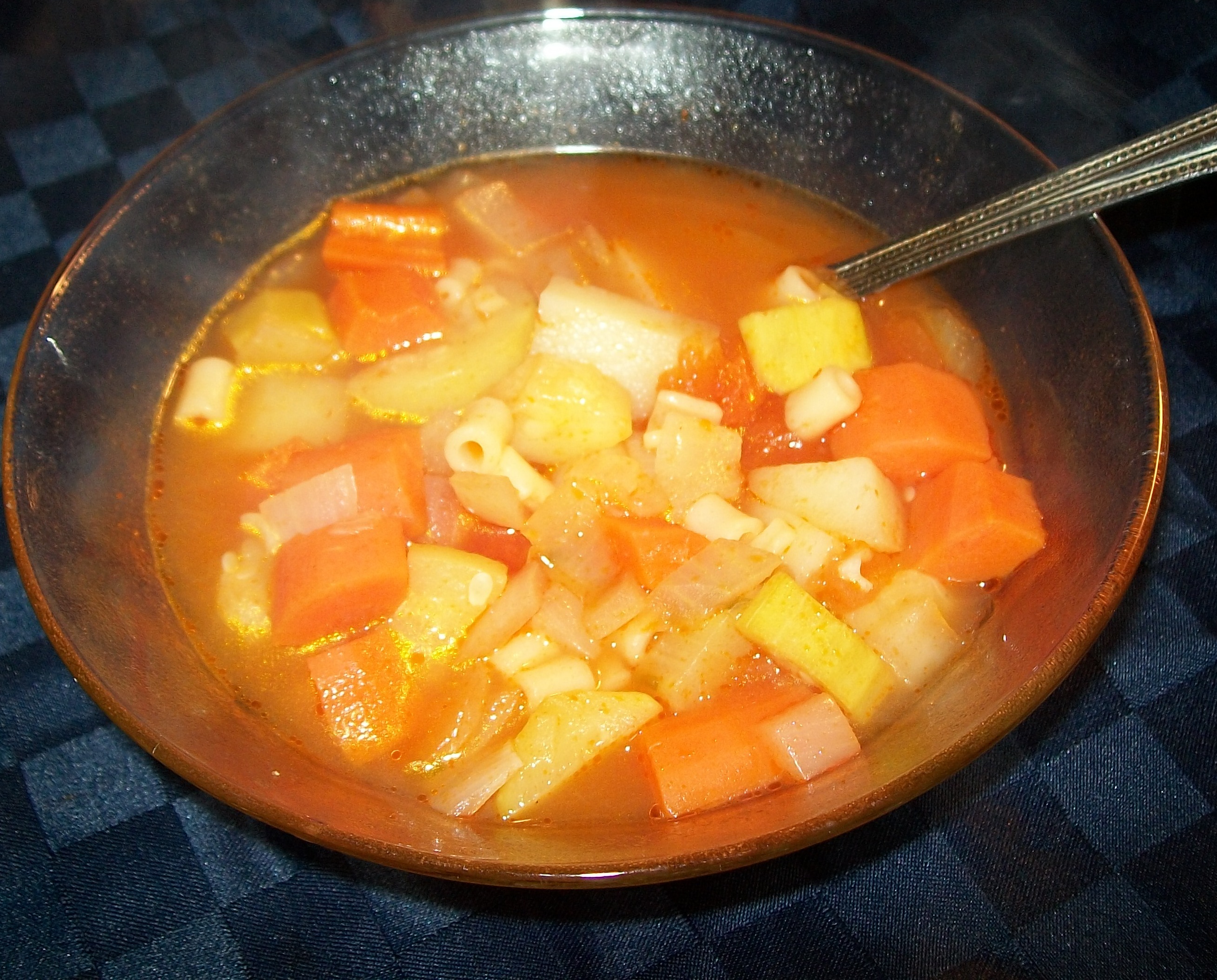 Une soupe aux légumes est idéal pour un repas du soir afin de mieux dormir puisque ce n’est pas lourd sur l’estomac. Vous pouvez l’accompagner de pain ou des oeufs....