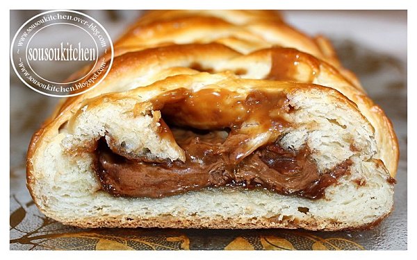 Voici la recette d’un pain tressé avec des mini barres de chocolat au centre. C’est très simple à faire et c’est très délicieux. Voici ce dont vous aurez besoin ainsi...