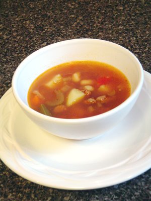 La harira est une soupe typiquement marocaine qui est très riche en protéines et fer. Cette soupe peut être préparé avec différents ingrédients, celle-ci est faite avec de la vermicelle...