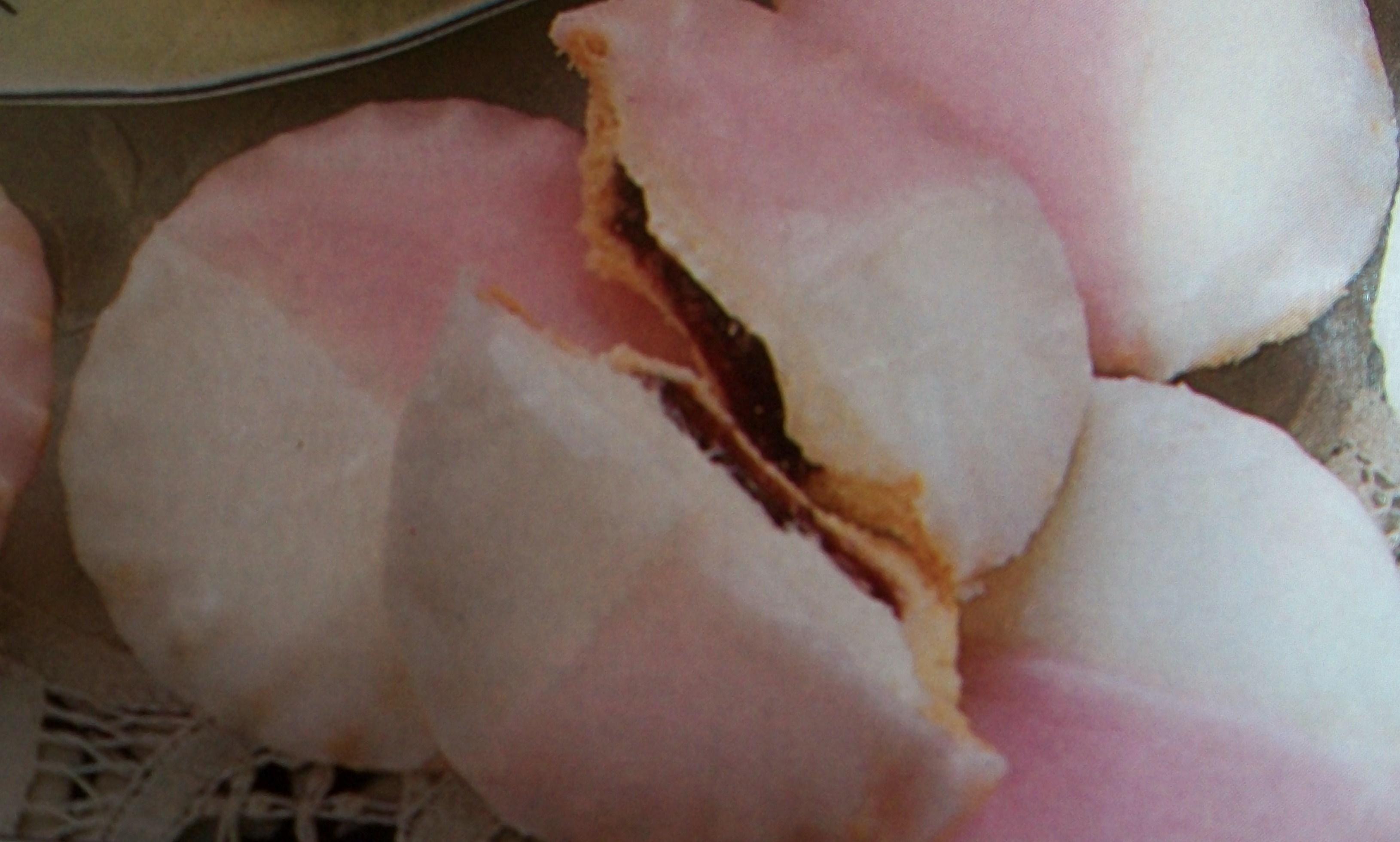 Une recette qui ne demande aucune cuisson au four. Pour ceux et celles qui sont pressés dans le temps ceci est la recette parfaite. Ce sont de petites tartelettes sucrés...