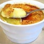 Crème : Brûlée La crème brûlée est une petite gâterie sucré qui est légèrement dorée sur le dessus et qui est fait avec de la crème, du sucre et des oeufs. C’est très...