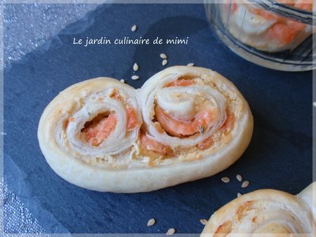 Recette : Palmiers feuilletés au saumon Voici une entrée excellente qui ne demande pas beaucoup d’ingrédients ni de temps de préparation. Ce sont de petits palmiers farcis de saumon fumé, du fromage et de la crème...