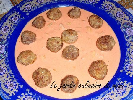C’est la recette de tajine aux boulettes de viande avec une sauce à la crème. Les boulettes ont la saveur de noisettes, un délice à découvrir. Voici ce dont vous...