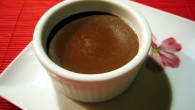 Voici une recette simple de la crème au chocolat à préparer lorsque vous recevez des invités ou simplement à déguster en famille. Ci-dessous sont inscrits les ingrédients et étapes de...