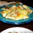 C’est la recette des briouats au poulet. Ce sont de petits triangles appétissant farcis de poulet et d’ épices qui sont idéales comme entrée. Voici ce dont vous aurez besoin....