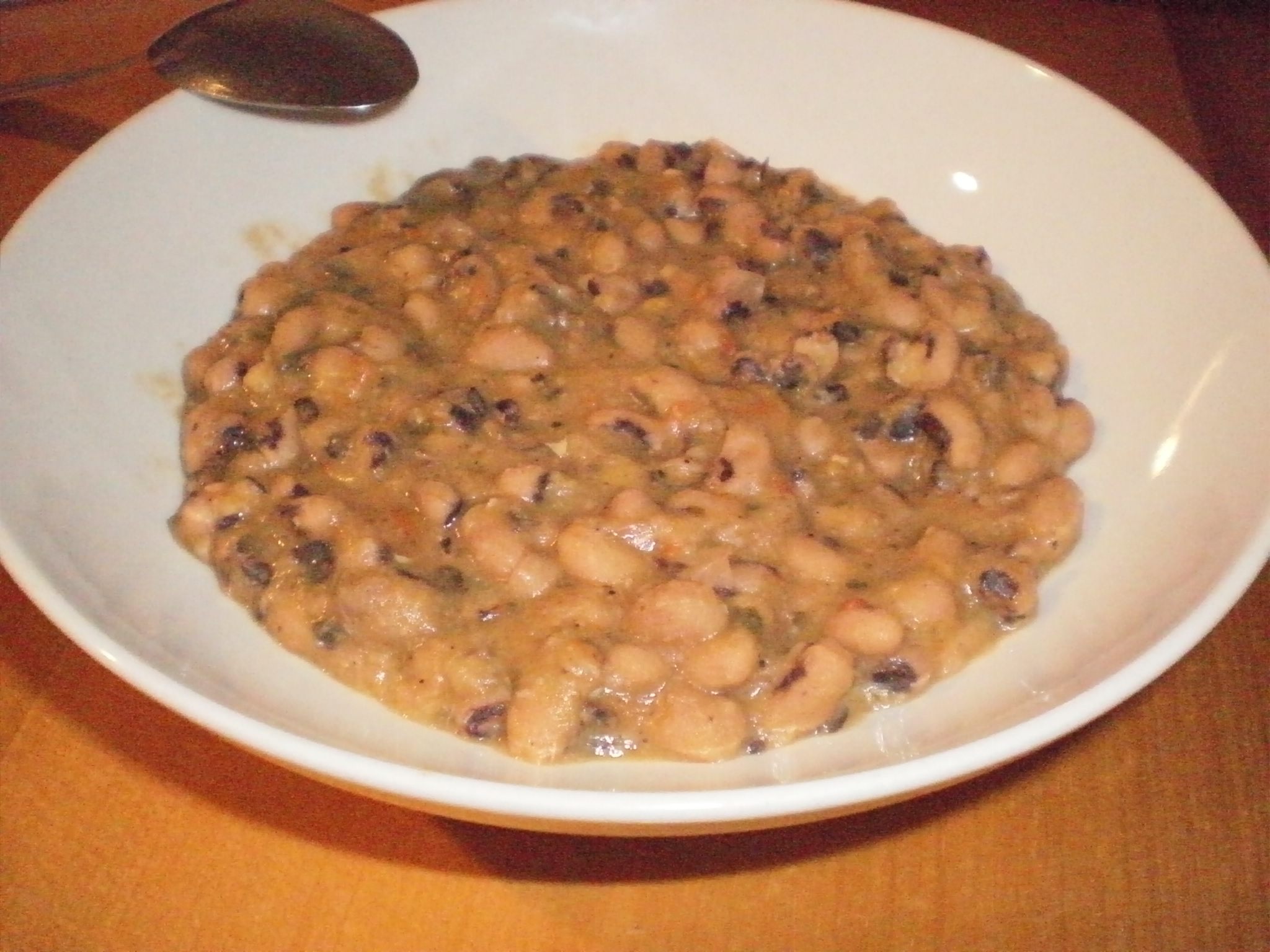 Recette : Foul gnawa (haricots à l’oeil noir) C’est la recette de foul gnawa, des haricots à l’oeil noir. Elle est préparée en tant qu’entrée à un repas. C’est une entrée délicieuse, crémeuse et riche en fibres et...