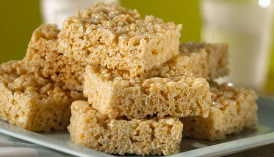 Recette : Carrés aux Rice Krispies C’est une recette qui remonte à mon enfance, là où on faisait ces carrés très délicieux et faciles à préparer. Voici les ingrédients et étapes nécessaires. Ingrédients : 3 c....