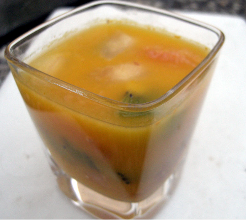 C’est une délicieuse recette de la gelée de fruits frais. Vous pouvez le servir comme dessert ou comme goûter. Voici ce dont vous aurez besoin. Ingrédients : 125 g de...