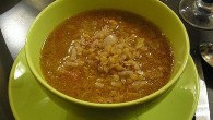 C’est une excellente recette de la soupe aux lentilles. Elle est riche en fer et en protéines. Cette recette est souvent préparée dans les temps froids de l’année. Voici les...