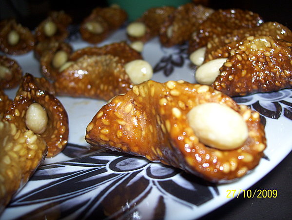 Recette : Babouches aux graines de sésame Ce sont d’agréables petites pâtisseries en forme de babouche et faites avec très peu d’ingrédients. La recette est très simple à préparer et le résultat est excellent. Voici ce dont...